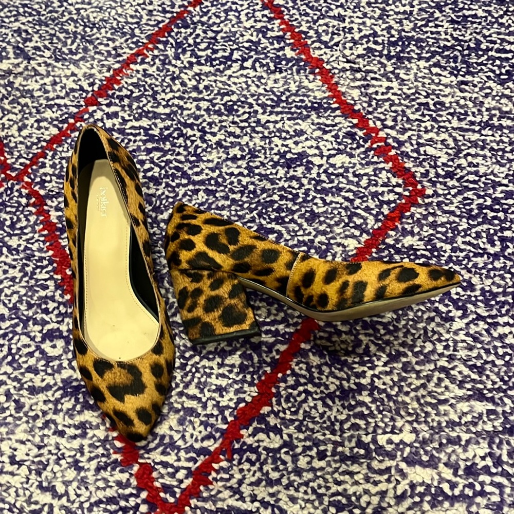 Botkier Stella Calf Hair size 9 stacked pointy toe heel, leopard print!!!!